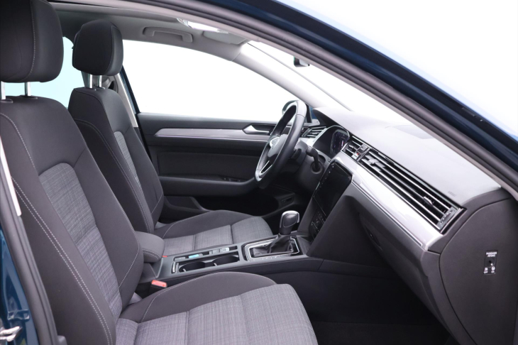 Volkswagen Passat 2,0 TDI 110kW DSG LED ACC Pano