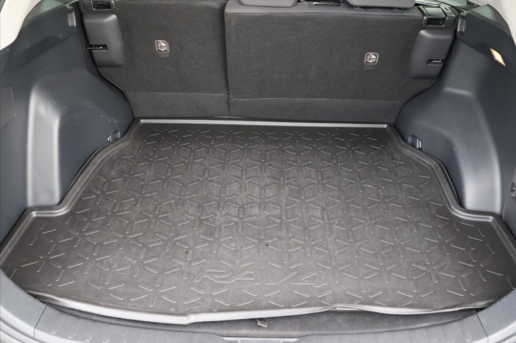 Toyota RAV4 2,5 131kW Hybrid Navigace