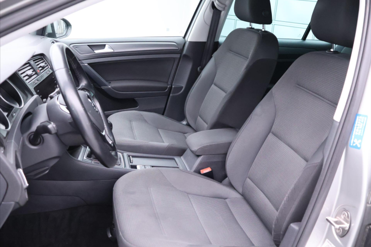 Volkswagen Golf 1,6 TDI LED DPH 1.Maj.