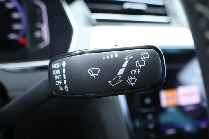 Volkswagen Passat 2,0 TDI DSG R-LINE Matrix