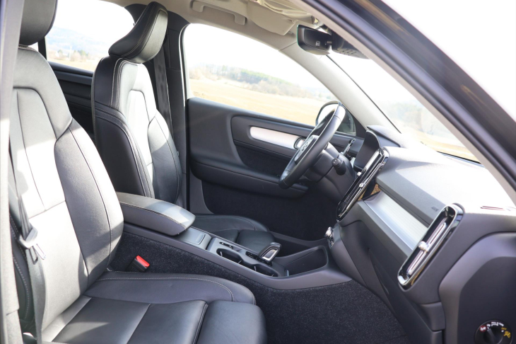 Volvo XC40 2,0 D4 AWD Panorama Tažné