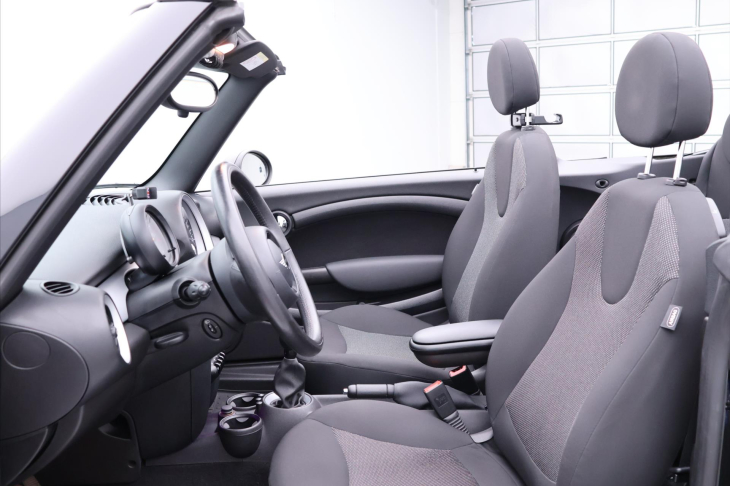 Mini One 1,6 i 72kw Cabrio serv. kniha