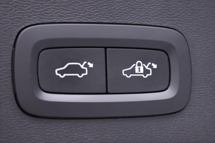 Volvo XC40 2,0 D4 AWD Panorama Tažné