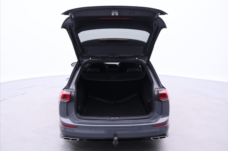 Volkswagen Golf 2,0 TDI R-line DSG Virtual DPH