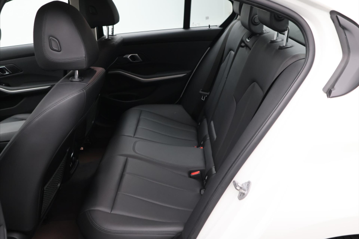 BMW Řada 3 2,0 320d 140 kW xDrive ADVANTAGE