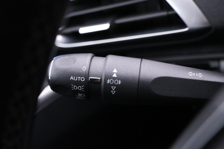 Peugeot 3008 1,2 PureTech 96KW CZ ALLURE