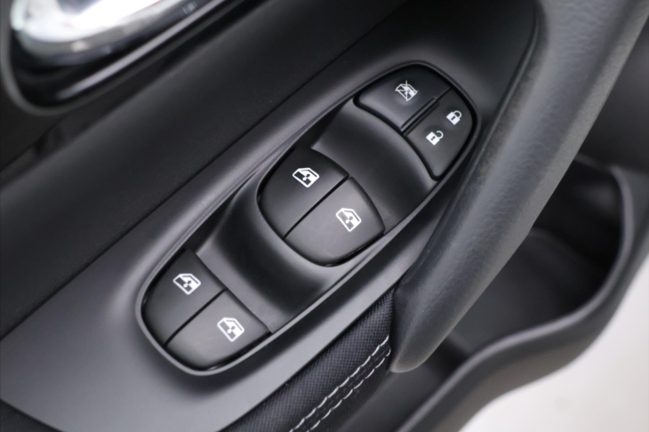 Nissan Qashqai 1,3 DiG-T Acenta CZ 1.Maj