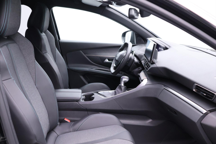Peugeot 5008 1,2 PT 96kW Allure 7.Míst DPH