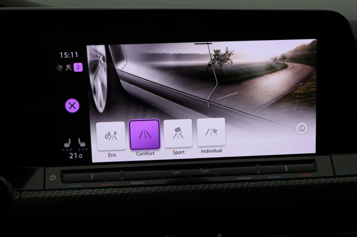 Volkswagen Golf 2,0 TDI R-line DSG Virtual DPH