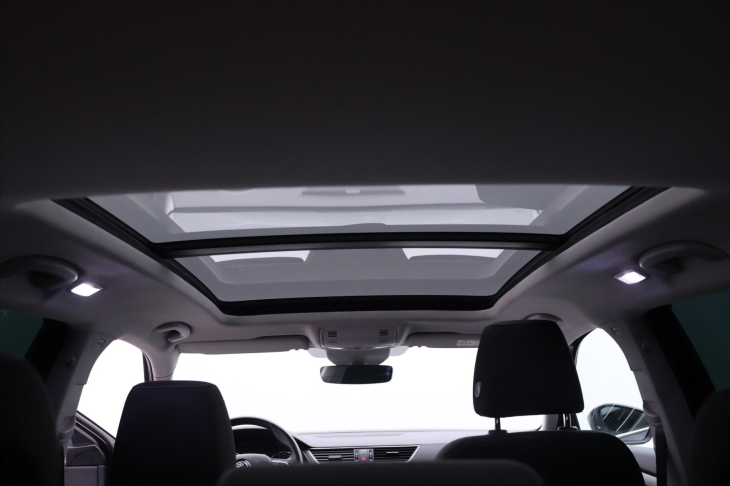 Škoda Superb 1,6 TDI DSG Style Panorama