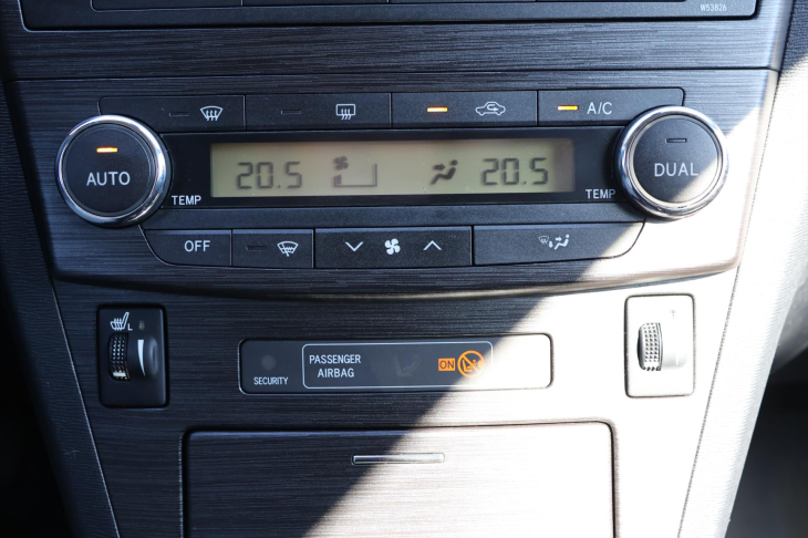 Toyota Avensis 2,2 D-4D 110kW Xenon Kessy