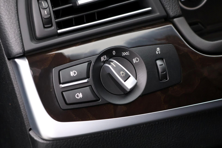 BMW Řada 5 3,0 535i 225kW Aut.klima Kůže