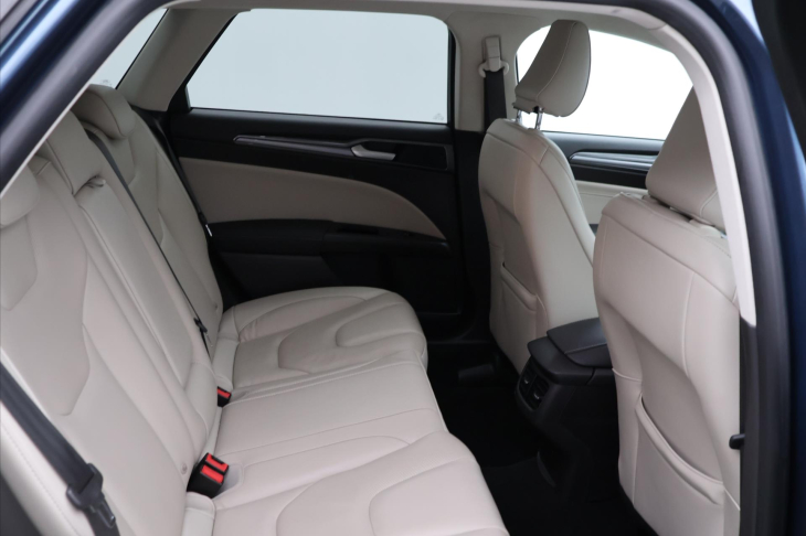 Ford Mondeo 2,0 Hybrid iCVT 103kW Vignale