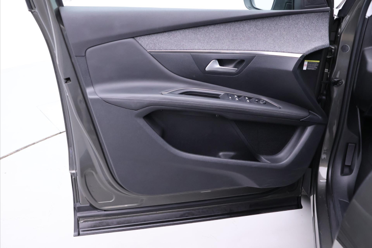 Peugeot 3008 1,2 PT 96kW Allure Navi 1.Maj