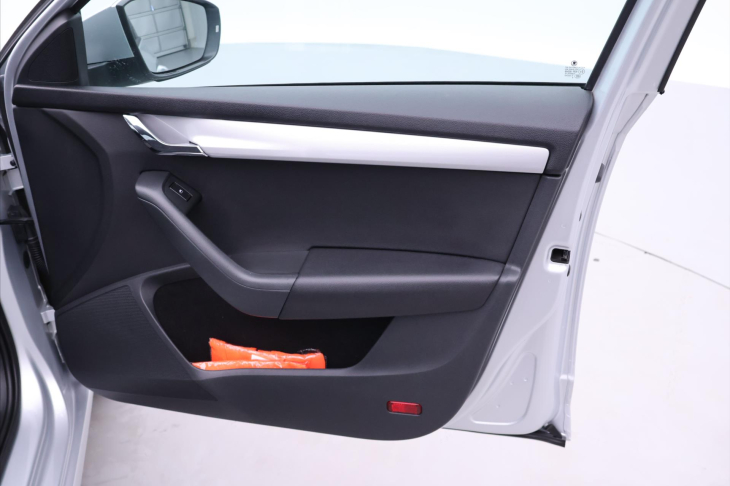 Škoda Octavia 1,6 TDI Ambition Xenon CZ DPH