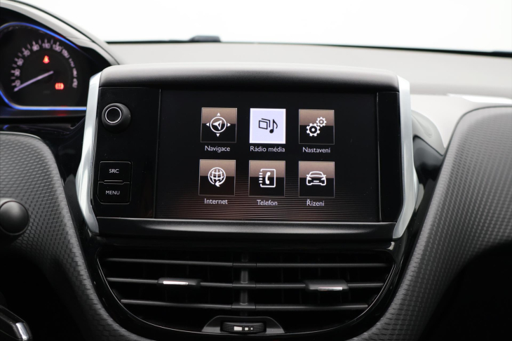 Peugeot 2008 1,2 VTi 60kW AT,Navi