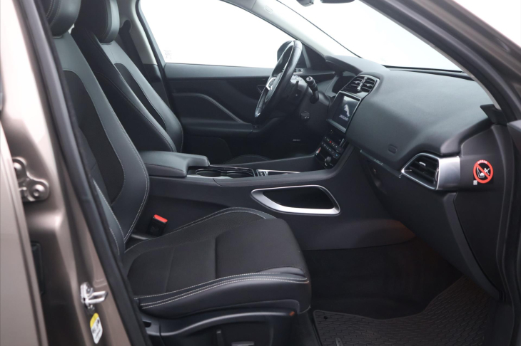 Jaguar F-Pace 3,0 221kW 30d 4x4 Aut. CZ