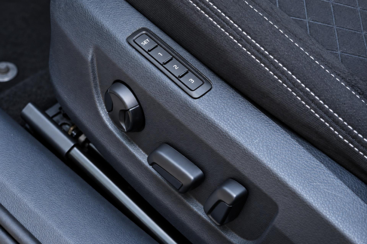 Škoda Superb 2,0 TDI DSG 110kW Style Navi