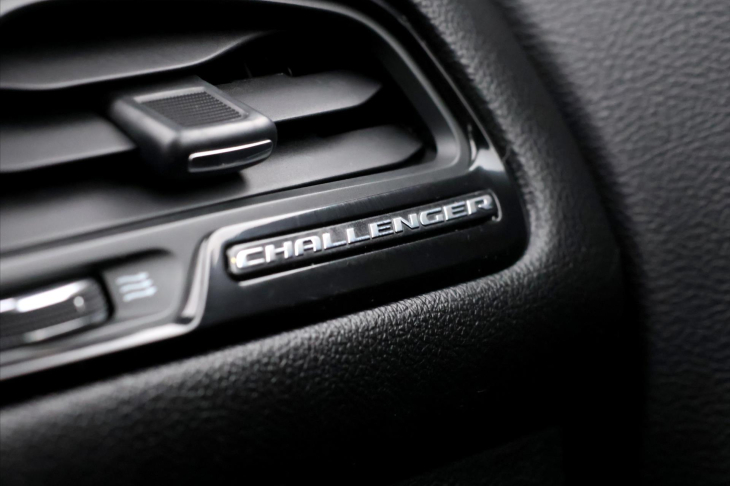 Dodge Challenger 5,7 V8 HEMI 277KW Aut.klima