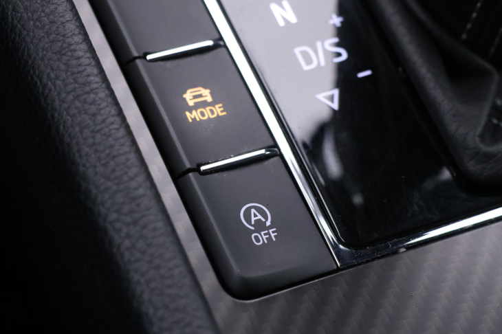 Škoda Superb 2,0 TDI DSG Sportline CZ 1.Maj