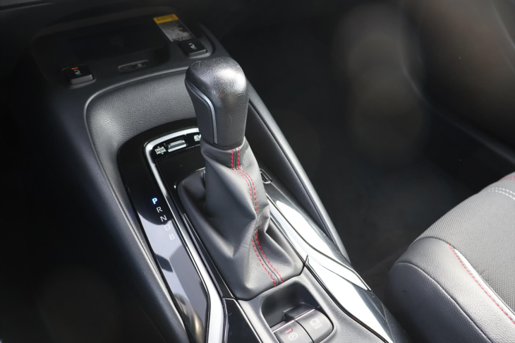 Toyota Corolla 1,8 Hybrid e-CVT 1.Maj DPH GR