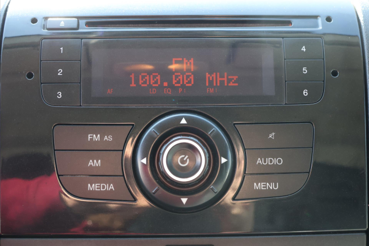 Peugeot Boxer 2,2 HDi 88kW L4H3 CZ 8 palet