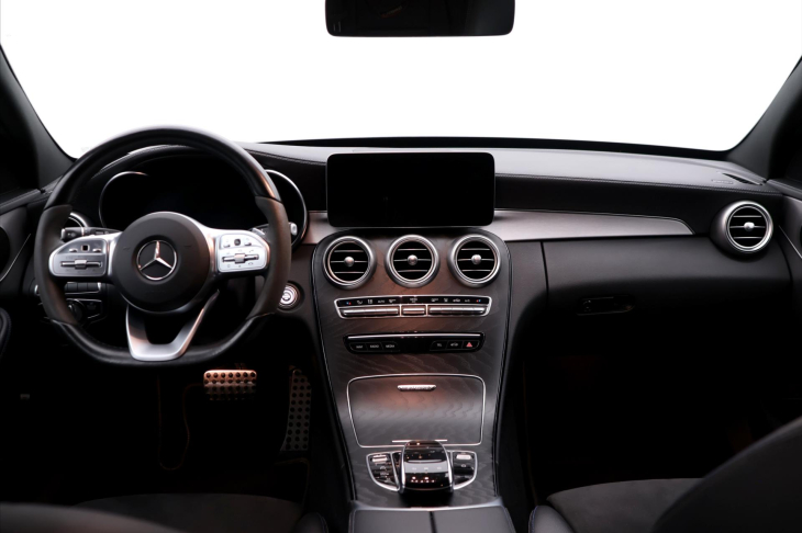 Mercedes-Benz Třídy C 2,0 300de 143kW AMG Night LED
