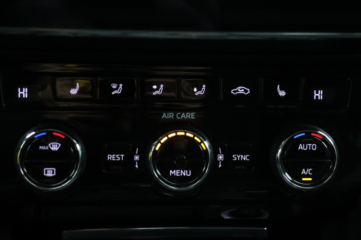 Škoda Superb 2,0 TDI 110kW Style Combi DPH