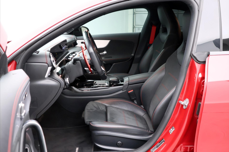 Mercedes-Benz CLA 2,0 35 AMG 225kW 4MATIC CZ