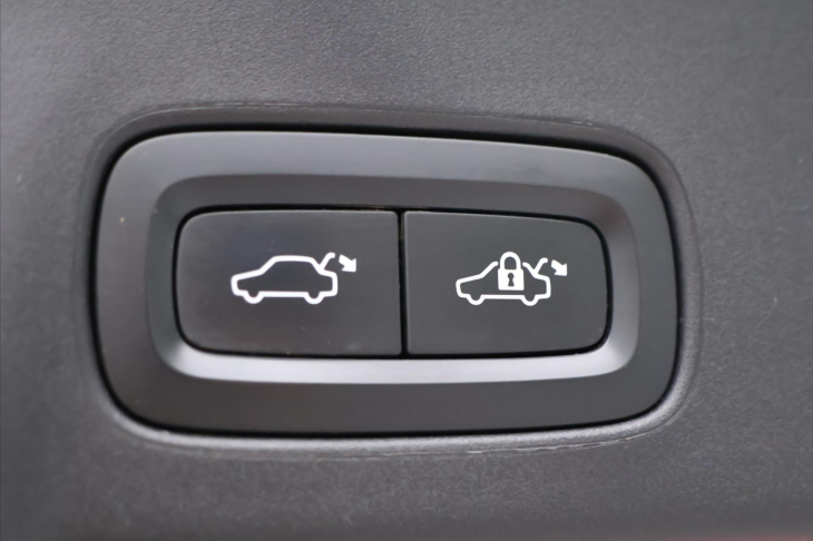 Volvo V90 2,0 D 145 kW Momentum Automat