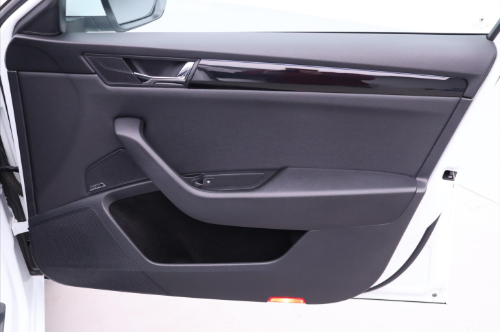 Škoda Superb 2,0 TDI 140kW DSG L&K Xenon