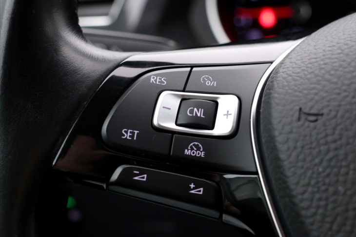 Volkswagen Tiguan 1.4 TSI 110kW LED Navi 1.Maj.