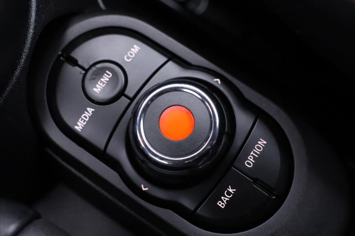 Mini One 1,5 i 75kW JCW Kůže 1.Maj.