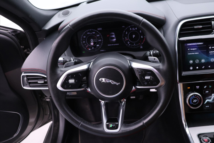 Jaguar XE 2,0 P300 221kW R-Dynamic DPH