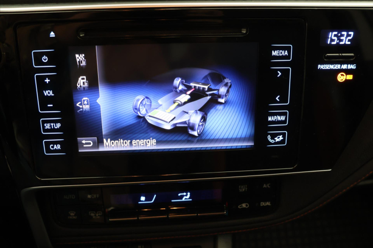 Toyota Auris 1,8 Hybrid e-CVT Executive CZ