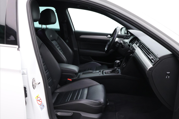 Volkswagen Passat 2.0 TDI 110kW DSG LED Kůže CZ