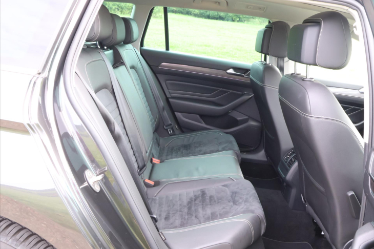 Volkswagen Passat 2,0 TDI DSG Elegance Navi