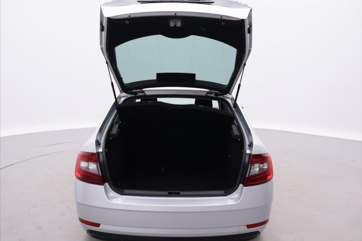 Škoda Octavia 1,6 TDI 85kW DSG CZ Style DPH