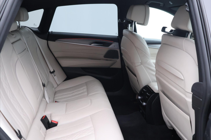 BMW Řada 6 3,0 250kW 640i xDrive GT CZ DPH
