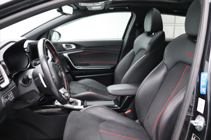 Kia Ceed 1,6 T-GDI 150kW DCT CZ GT