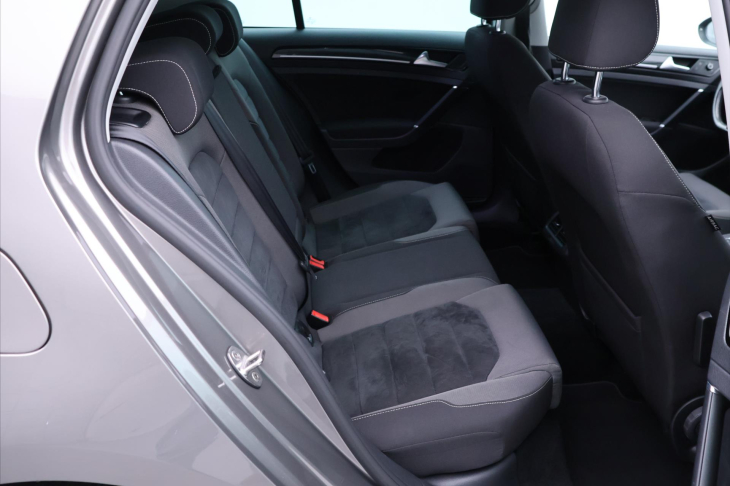 Volkswagen Golf 1,4 TSI 110kW Highline Navi