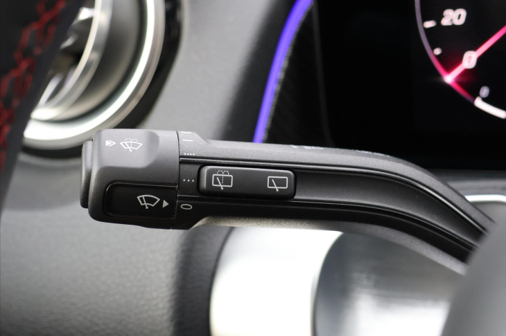 Mercedes-Benz GLB 2,0 220 4Matic AMG Premium