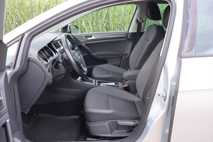 Volkswagen Golf 2.0 TDI 110kW DSG LED Join Tažné