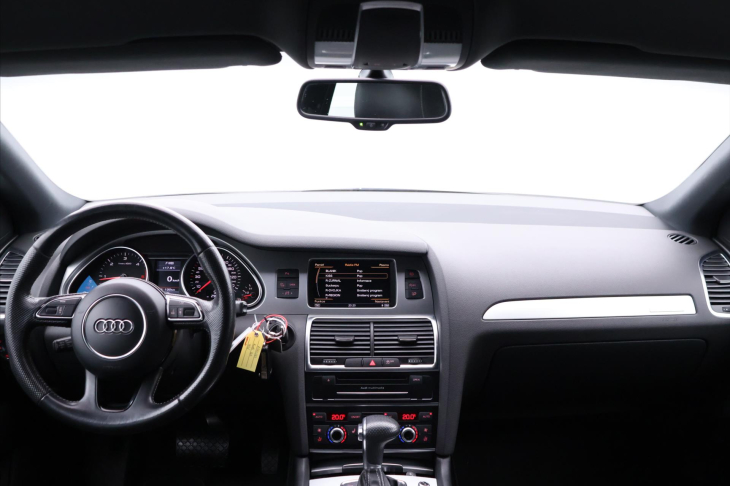 Audi Q7 3,0 TDI 180kW S-LINE CZ 7 Míst
