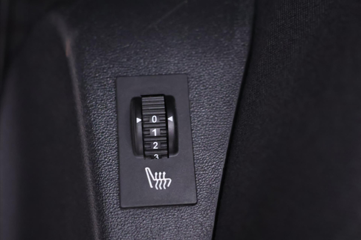 Peugeot 2008 1,2 PureTech 60kW CZ Tempo