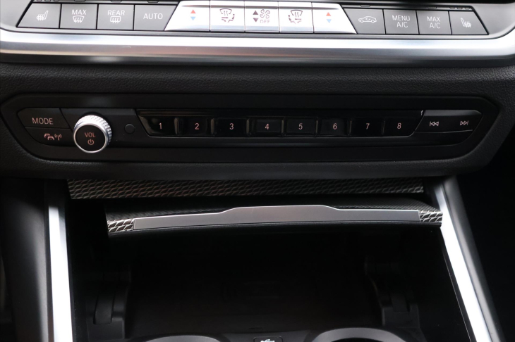BMW Řada 3 2,0 330e xDrive M-Paket Laser