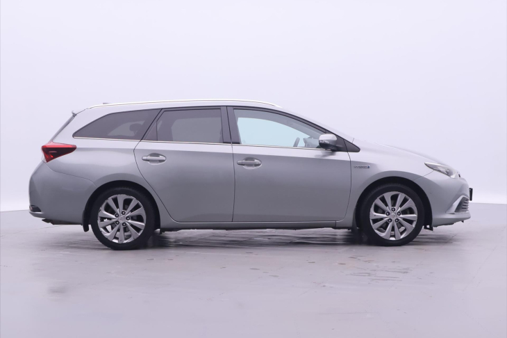 Toyota Auris 1,8 Hybrid e-CVT Executive CZ