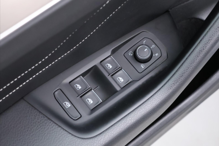Volkswagen Passat 2,0 TDI 110kW Elegance DSG DPH