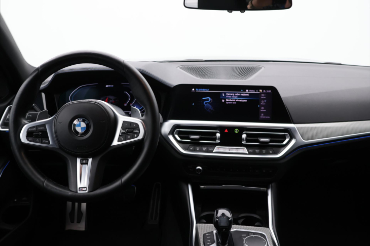 BMW Řada 3 2,0 330e xDrive M-Paket Laser