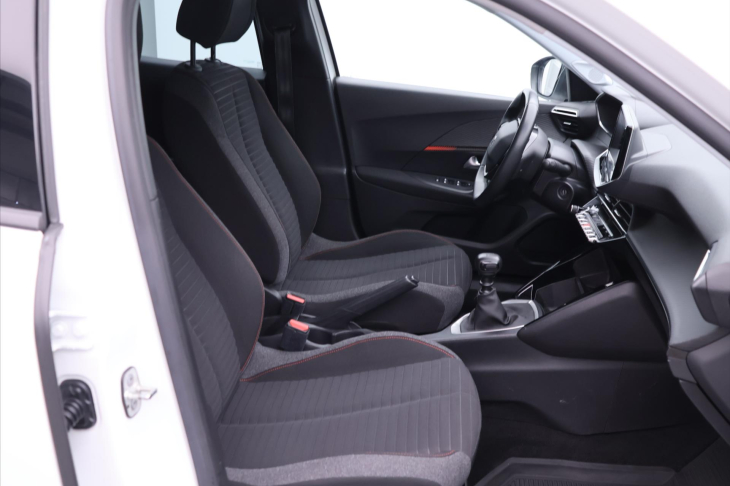 Peugeot 2008 1.2 PT 96kW CZ Active 1.Maj